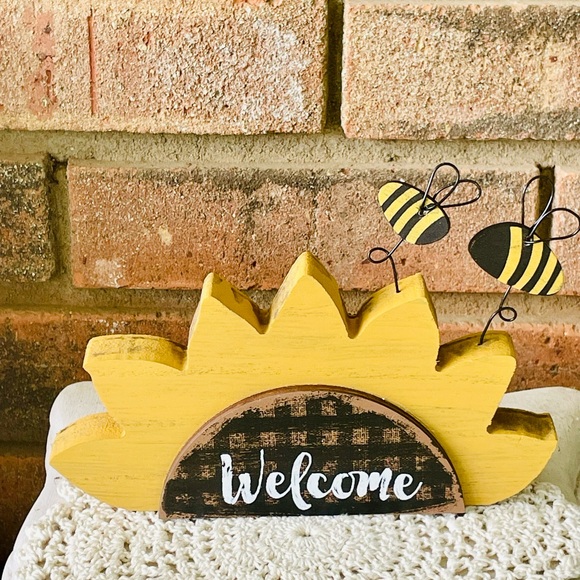 *Distressed Wooden “Welcome” Sunflower Shelf Sitter with Bees - Picture 11 of 13